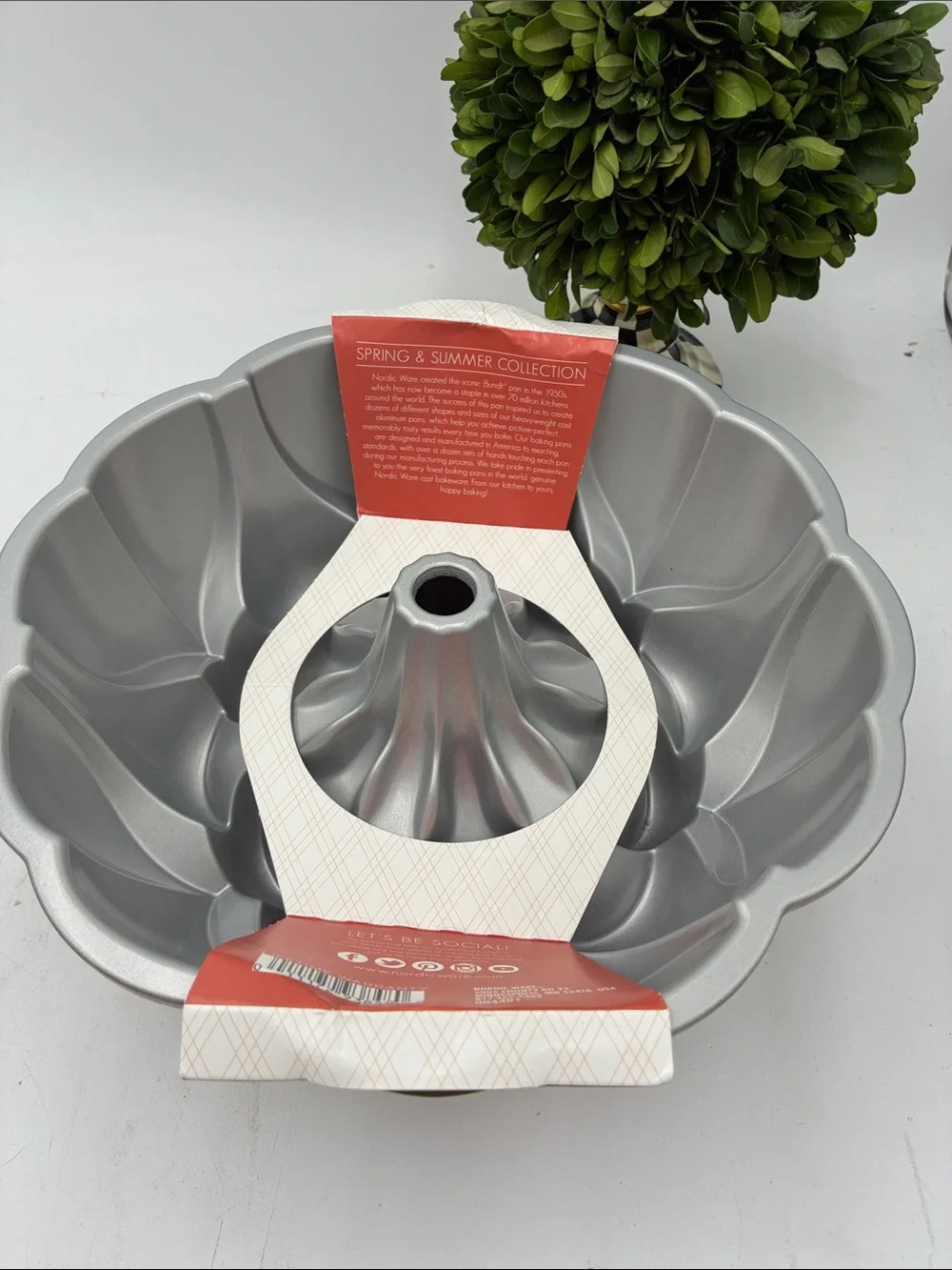 Nordic Ware Magnolia Bundt Pan